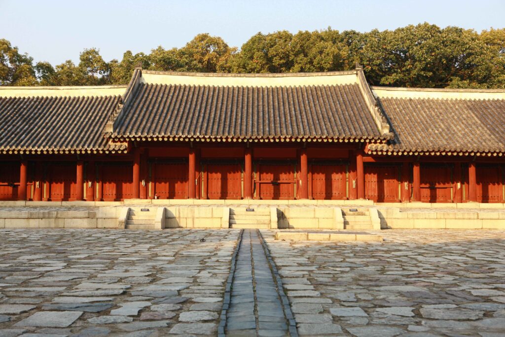 The serene yet awe-inspiring atmosphere of Dongmyo 