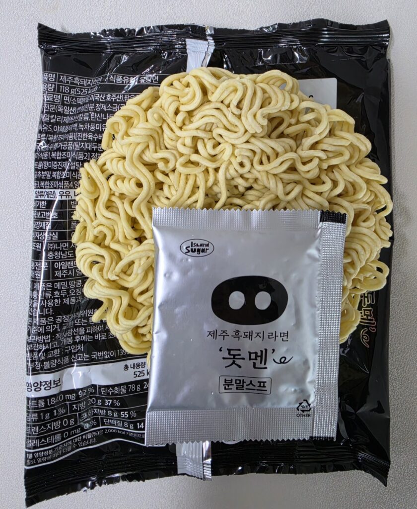 Jeju Black Pork Ramen contents : Noodles, Soup Base